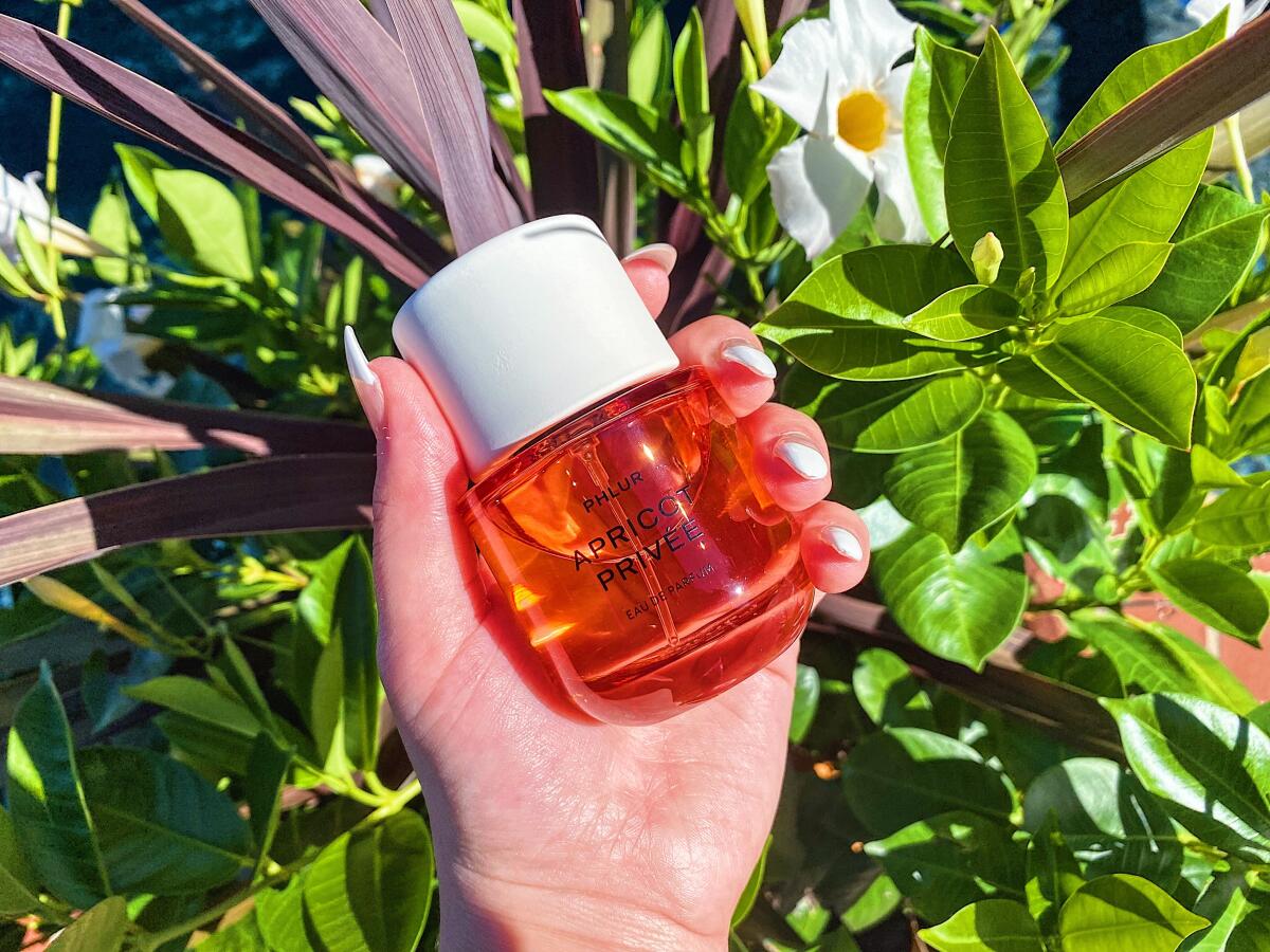 عطر ادکلن اپریکات پریوه فلور - Apricot Privee Phlur - بررسی، قیمت و خرید