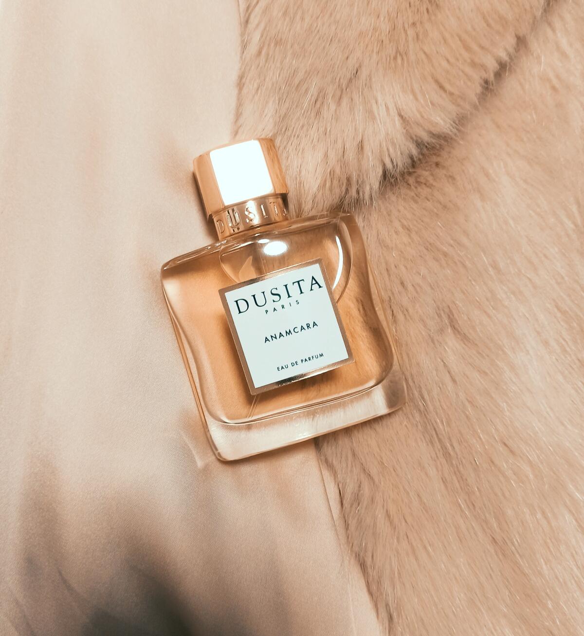عطر ادکلن آنَمکارا پرفیومز دوسیتا - Anamcara Parfums Dusita - بررسی، قیمت و خرید