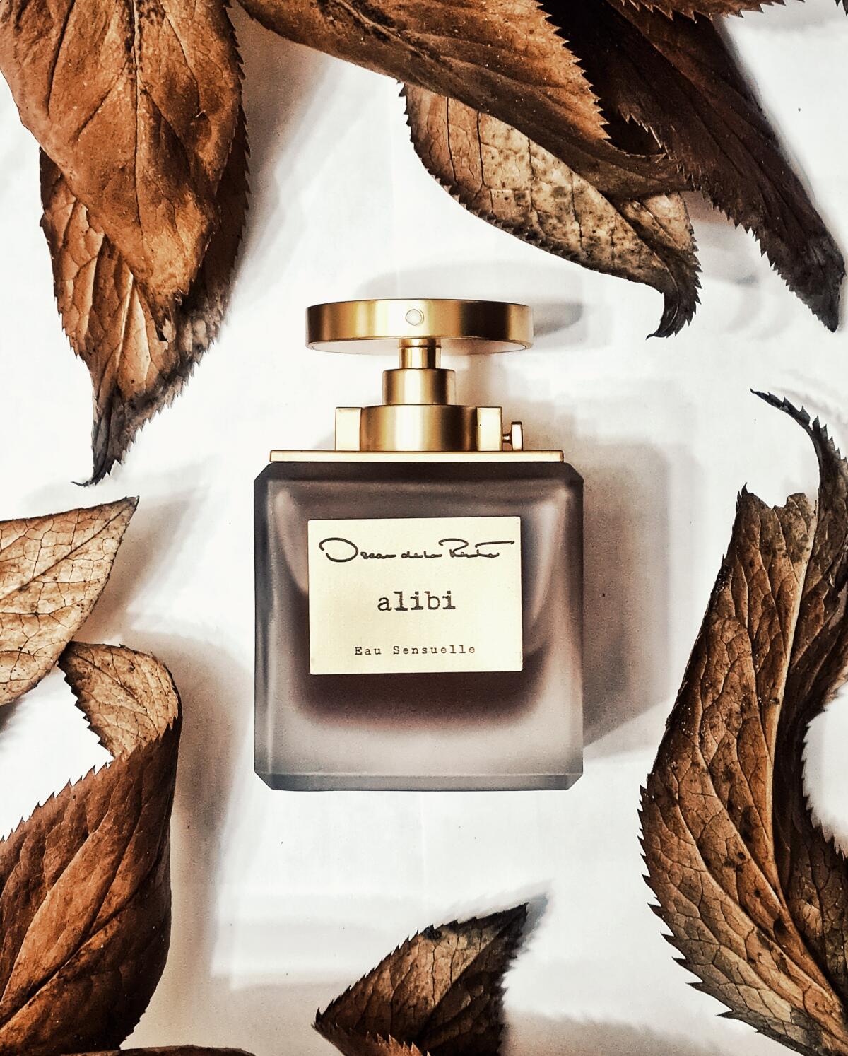 عطر ادکلن الیبی او سنشوئل اسکار دلارنتا - Alibi Eau Sensuelle Oscar de la Renta - بررسی، قیمت و خرید