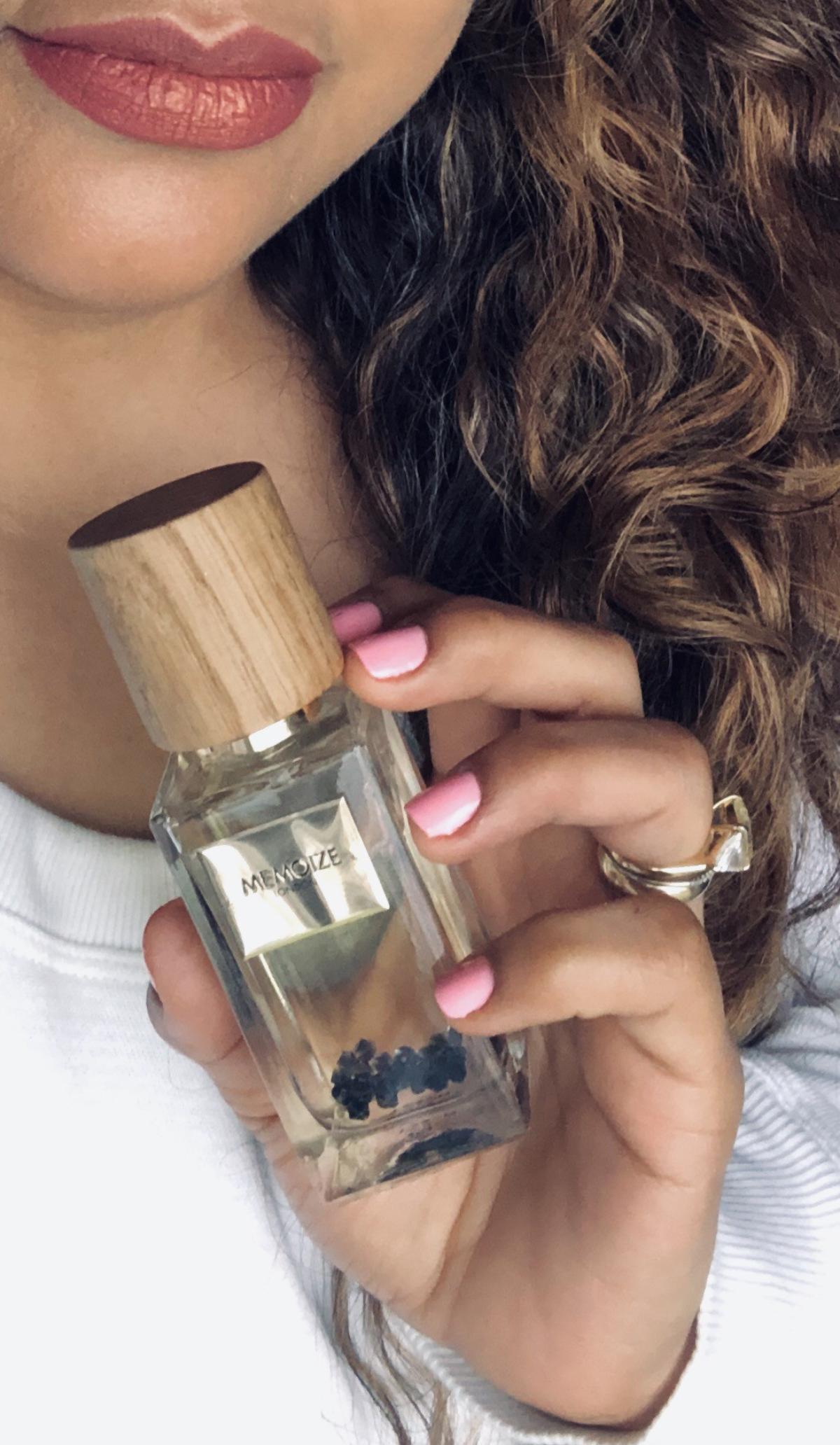 عطر ادکلن لاکسوریا مموایز لاندن - Luxuria Memoize London - بررسی، قیمت و خرید