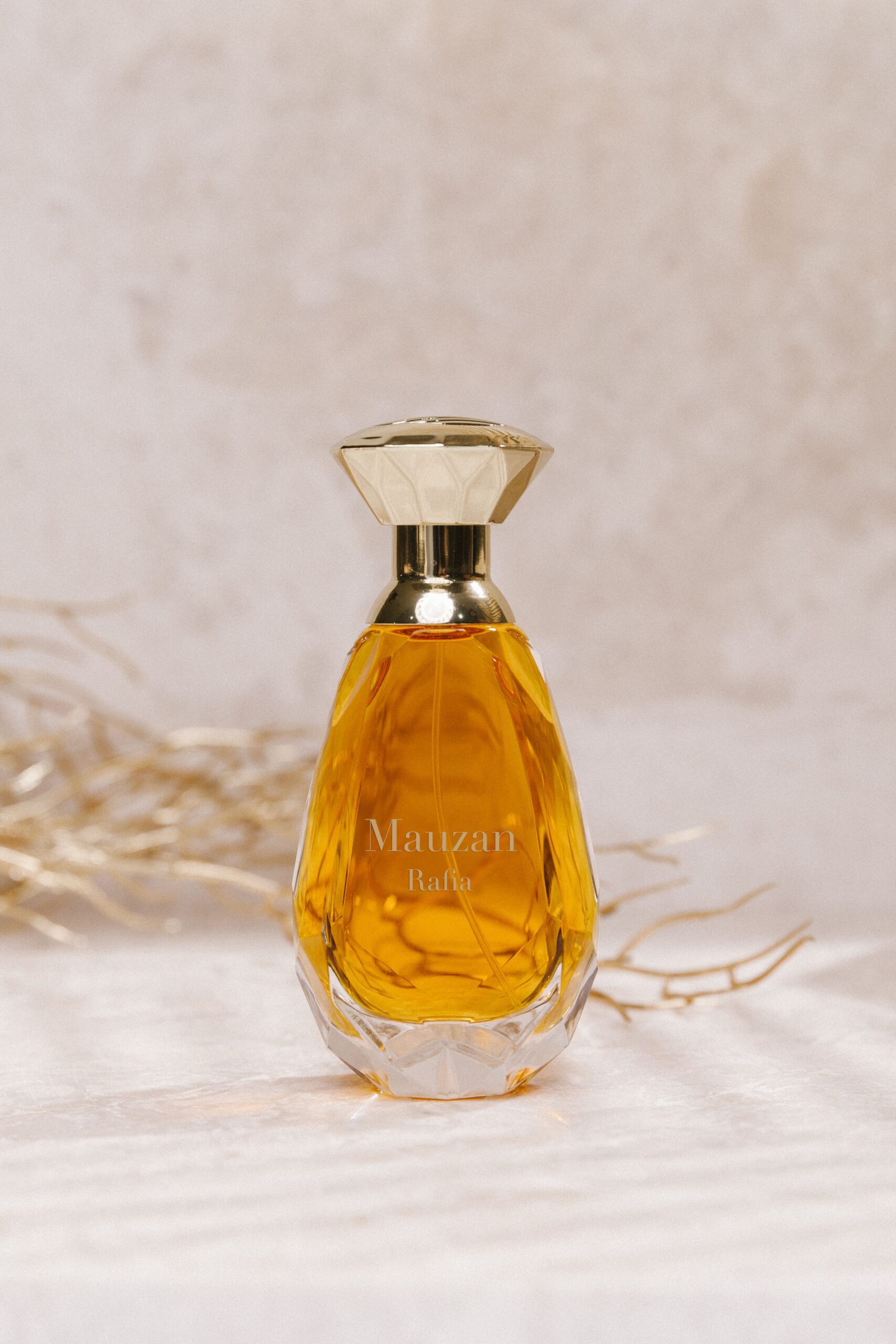 عطر ادکلن رافیا مازان - Rafia Mauzan - بررسی، قیمت و خرید