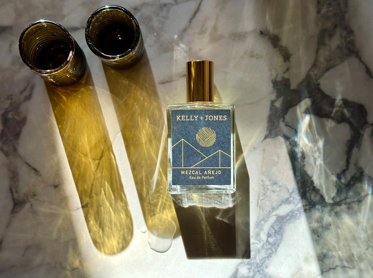 عطر ادکلن مزکال آنیخو کلی اند جونز - Mezcal Añejo Kelly & Jones - بررسی، قیمت و خرید
