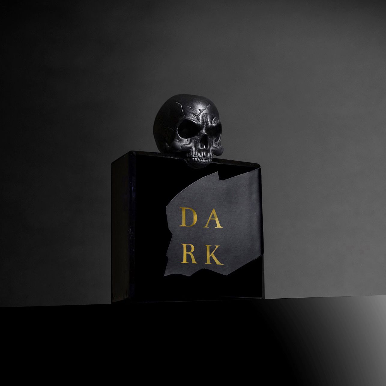 عطر ادکلن دارک سَفایر استودیو - Dark Sapphire Studios - بررسی، قیمت و خرید