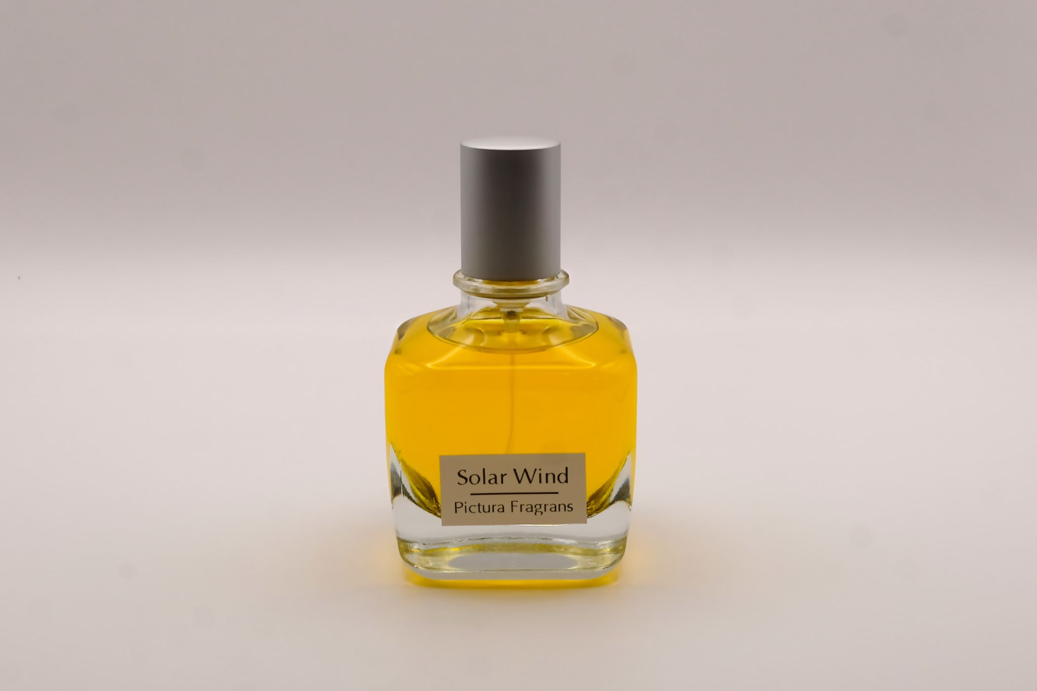عطر ادکلن سولار ویند پیکتورا فراگرنس - Solar Wind Pictura Fragrans - بررسی، قیمت و خرید