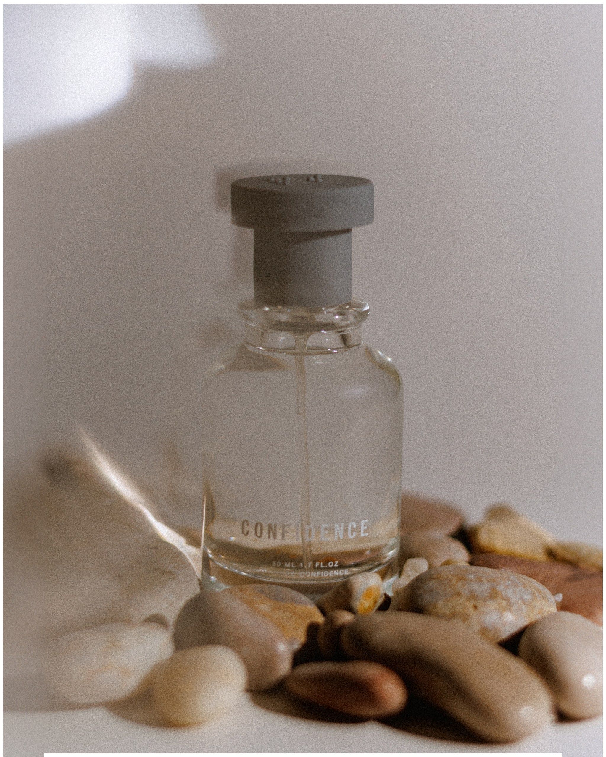 عطر ادکلن کانفیدنس پیور سنس - Confidence Pure Sense - بررسی، قیمت و خرید