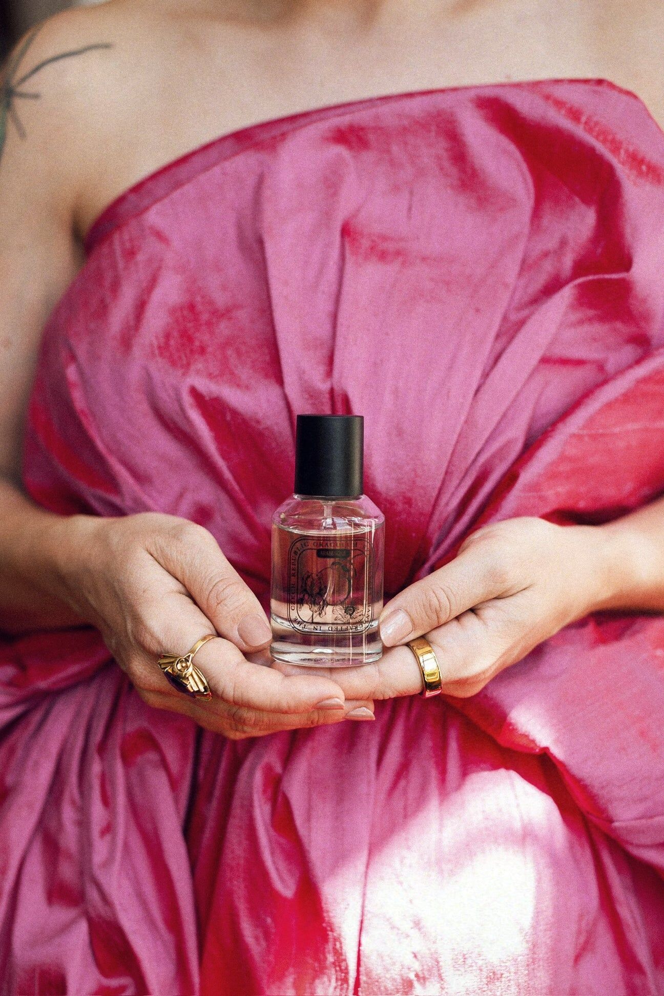 عطر ادکلن عربسک اوراکولوم - Arabesque ORACULUM - بررسی، قیمت و خرید