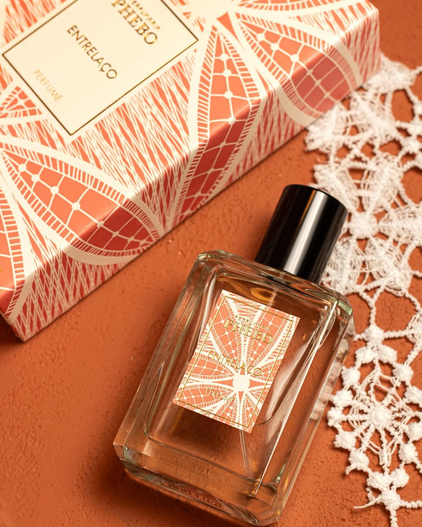 عطر ادکلن آنتریلاسو فیبو - Entrelaço Phebo - بررسی، قیمت و خرید