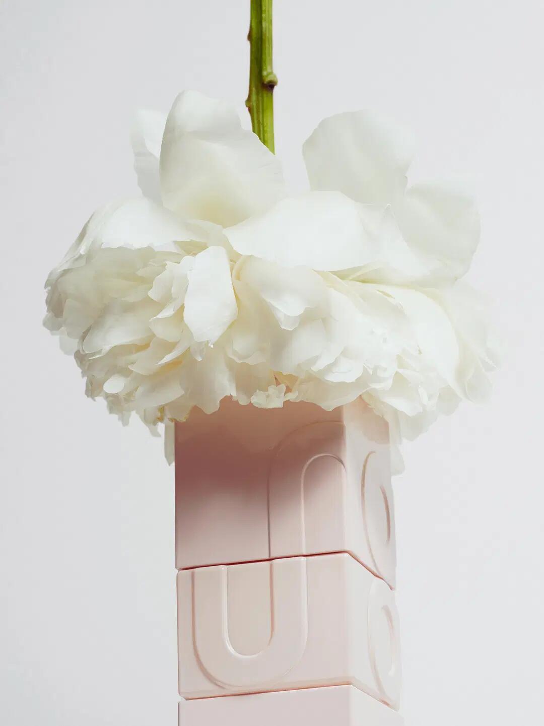 عطر ادکلن بلوم نون اَنون - Bloom nown unown - بررسی، قیمت و خرید