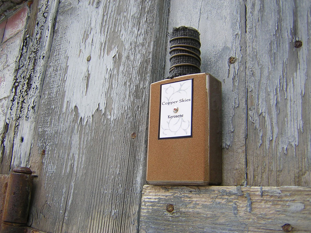 عطر ادکلن کاپر اسکایز کروسین - Copper Skies Kerosene - بررسی، قیمت و خرید