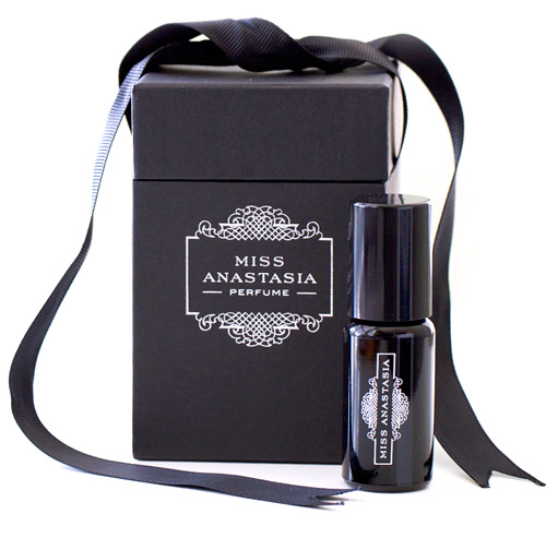 عطر ادکلن میس آناستازیا میس آناستاسیا - Miss Anastasia Miss Anastasia - بررسی، قیمت و خرید