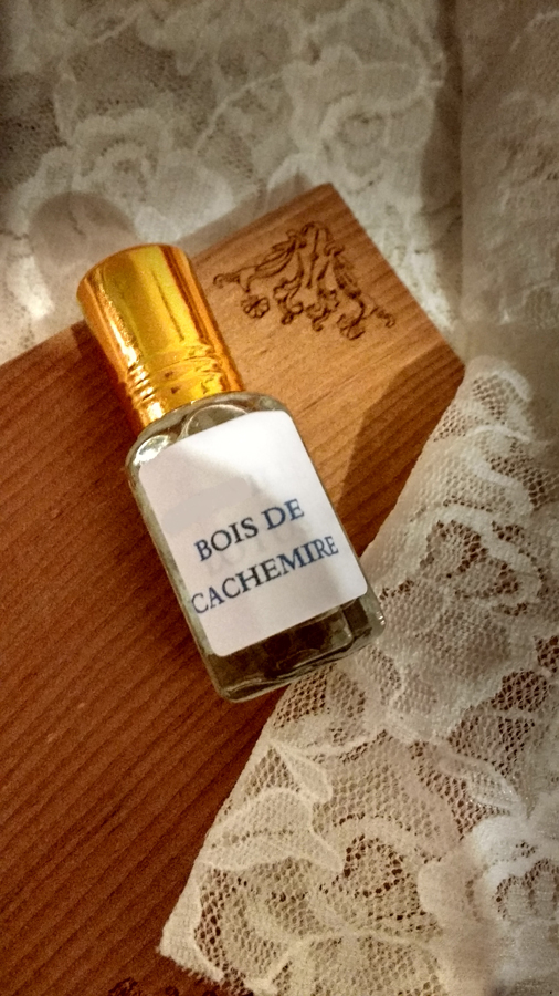 عطر ادکلن بوا دو کاشمیر ده سنتد سوک - Bois de Cachemire The Scented Souq - بررسی، قیمت و خرید