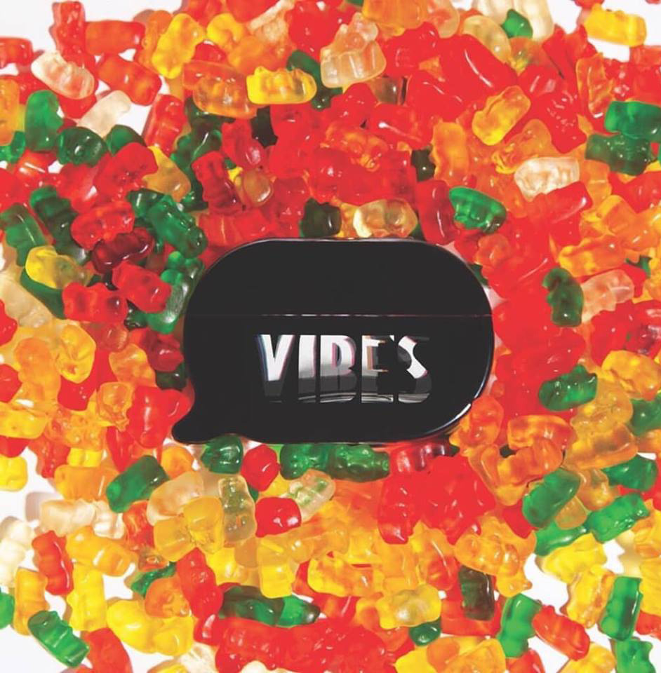 عطر ادکلن کیموجی وایبز کیم کارداشیان عطر - Kimoji Vibes KKW Fragrance - بررسی، قیمت و خرید