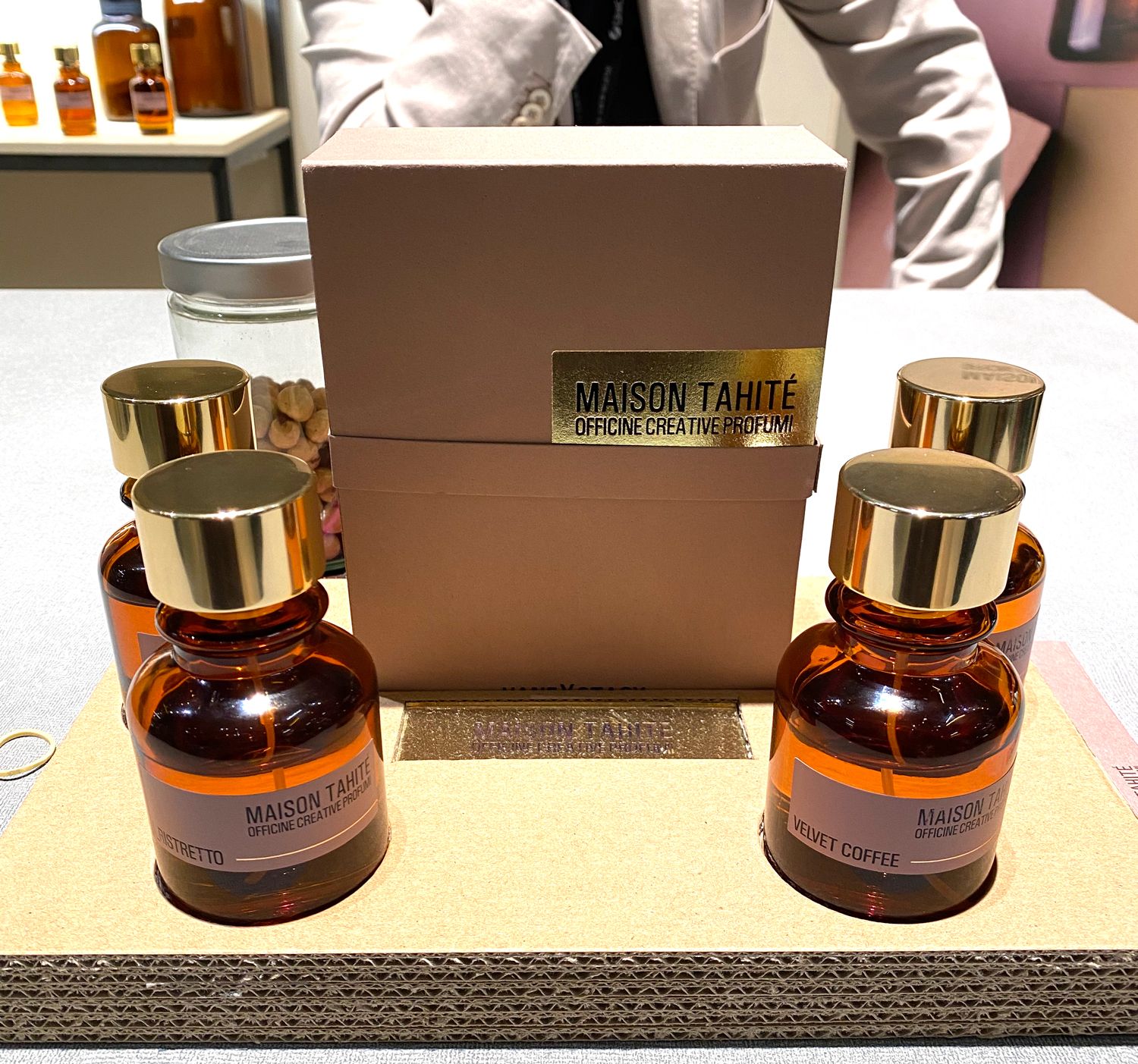 عطر ادکلن کافی بام میزون تهیته – اوفیسین کریتیو پروفومی - Coffee Bomb Maison Tahité – Officine Creative Profumi - بررسی، قیمت و خرید