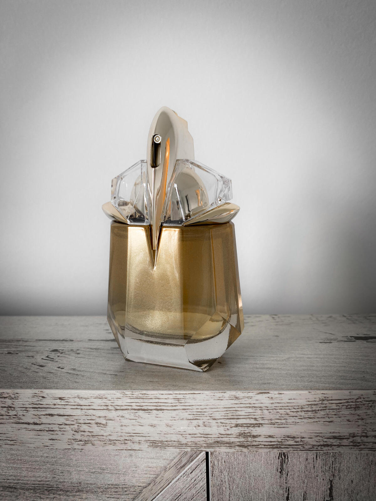 عطر ادکلن اِیلیِن گادِس موگلر - Alien Goddess Mugler - بررسی، قیمت و خرید