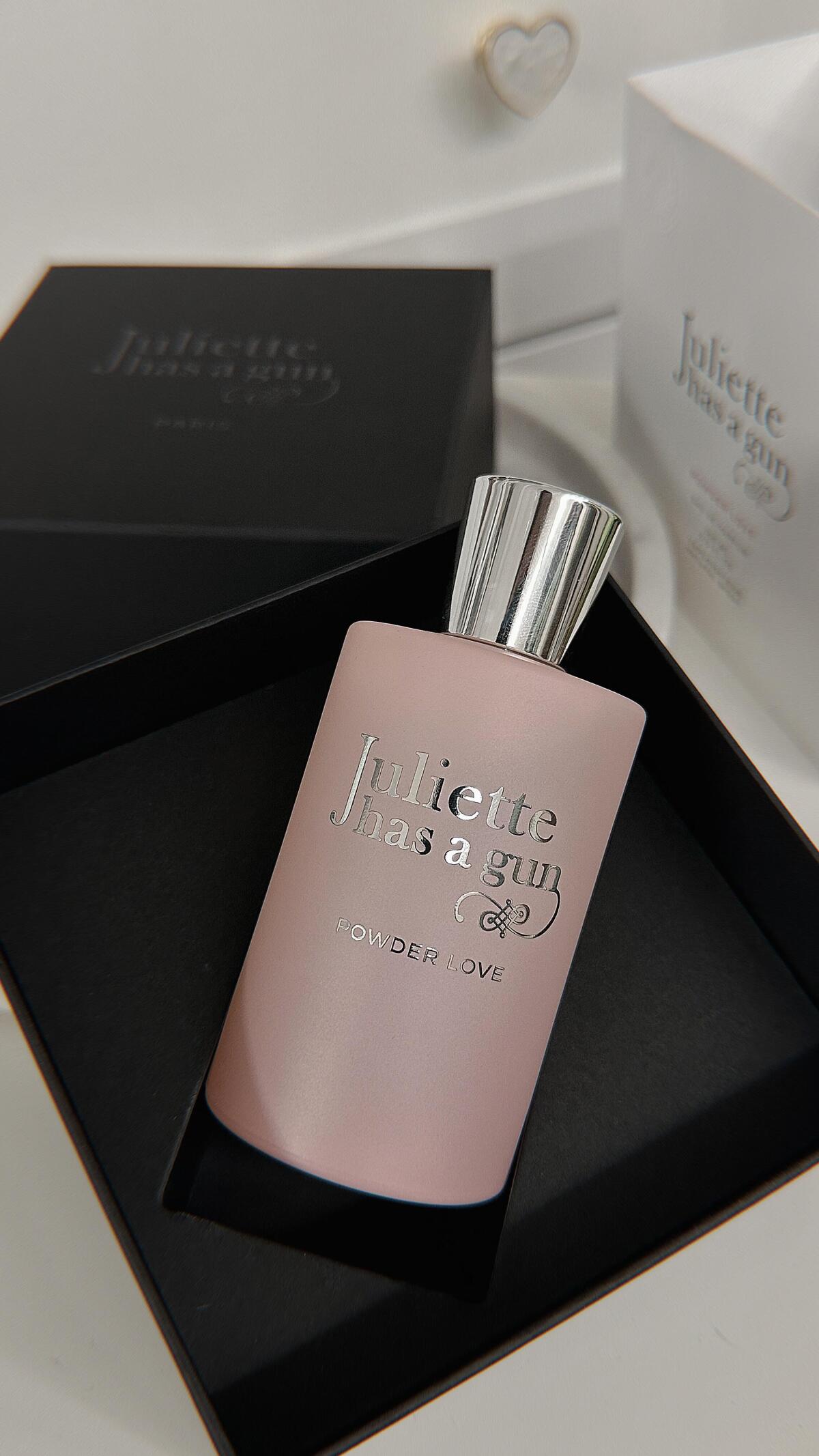 عطر ادکلن پادر لاو ژولیت هز ا گان - Powder Love Juliette Has A Gun - بررسی، قیمت و خرید