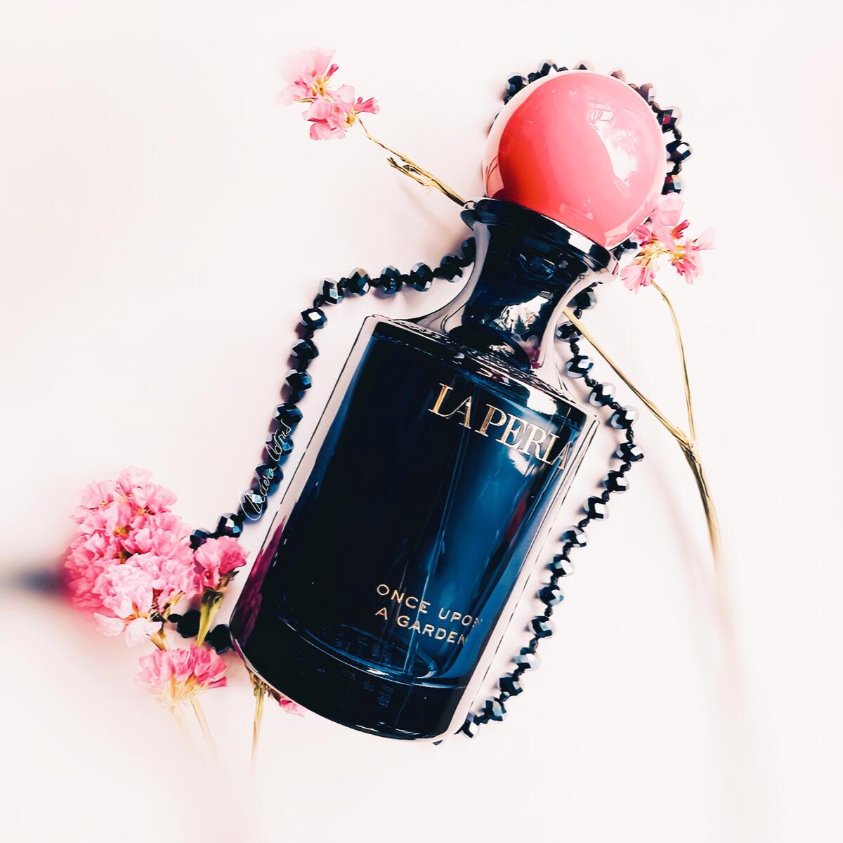 عطر ادکلن وانس آپان اِه گاردن لا پرلا - Once Upon A Garden La Perla - بررسی، قیمت و خرید