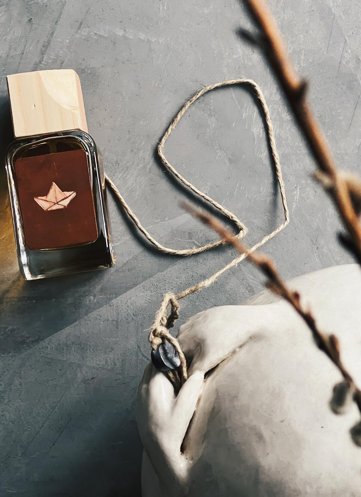 عطر ادکلن ایتاکا مندیتوروسا - Ithaka Mendittorosa - بررسی، قیمت و خرید