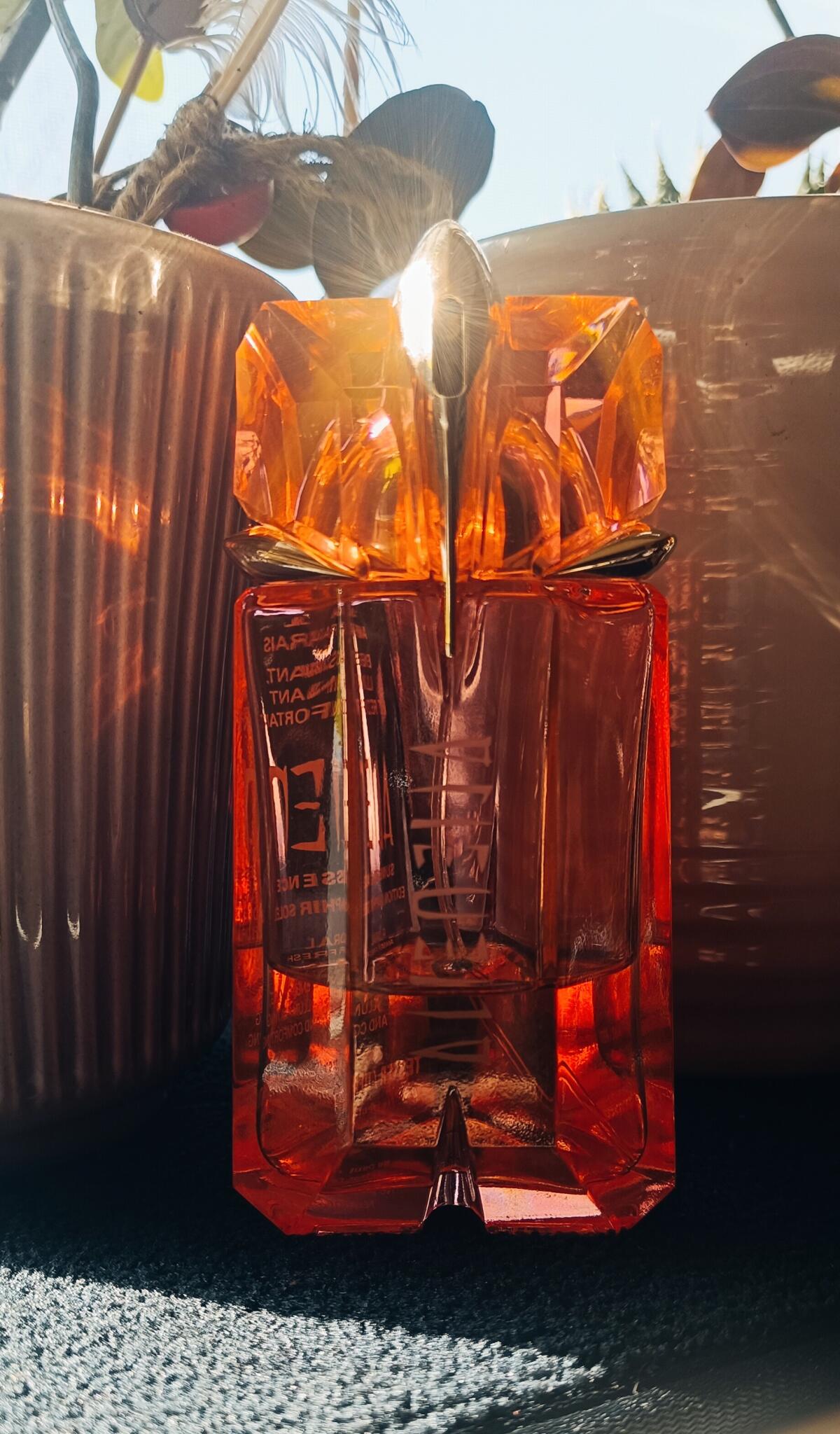 عطر ادکلن الین سانسنس ادیشن سفیر سولیل ماگلر - Alien Sunessence Edition Saphir Soleil Mugler - بررسی، قیمت و خرید