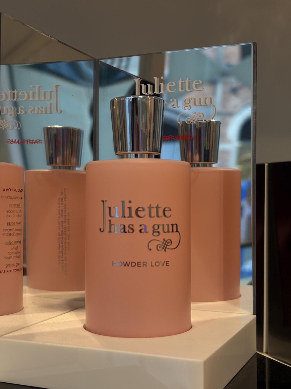 عطر ادکلن پادر لاو ژولیت هز ا گان - Powder Love Juliette Has A Gun - بررسی، قیمت و خرید
