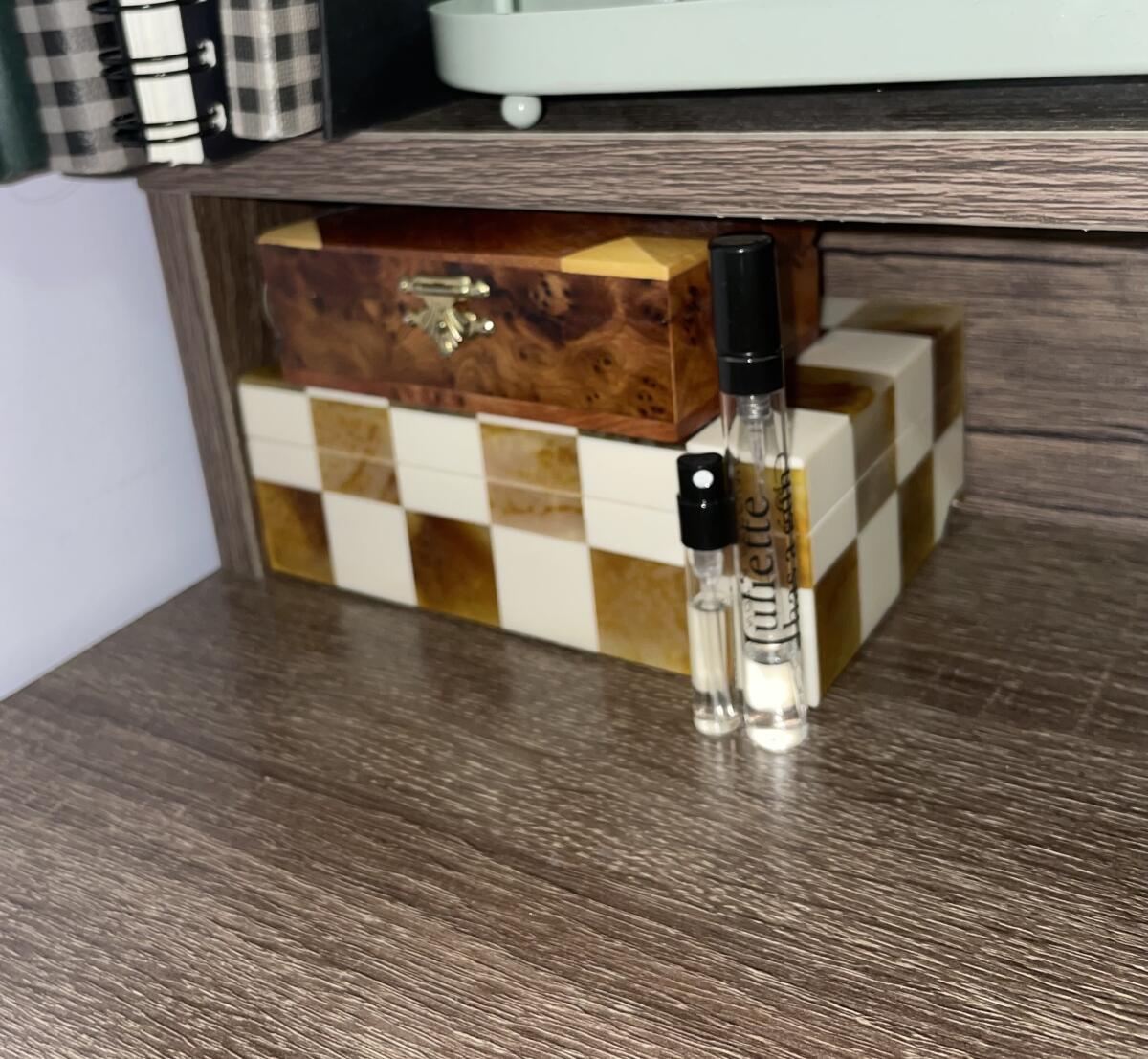 عطر ادکلن ماسکو مول جولیت هاز ا گان - Moscow Mule Juliette Has A Gun - بررسی، قیمت و خرید