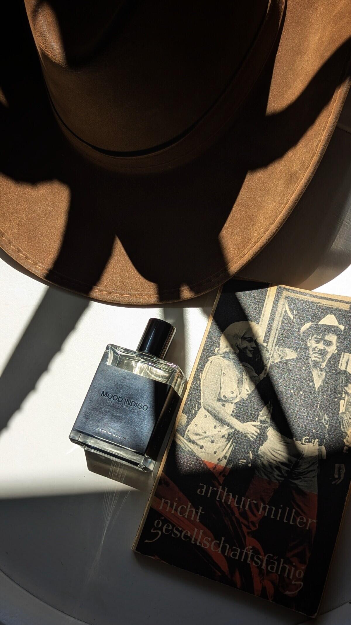 عطر ادکلن مود ایندیگو ماث اند ربیت پرفیومز - Mood Indigo Moth and Rabbit Perfumes - بررسی، قیمت و خرید