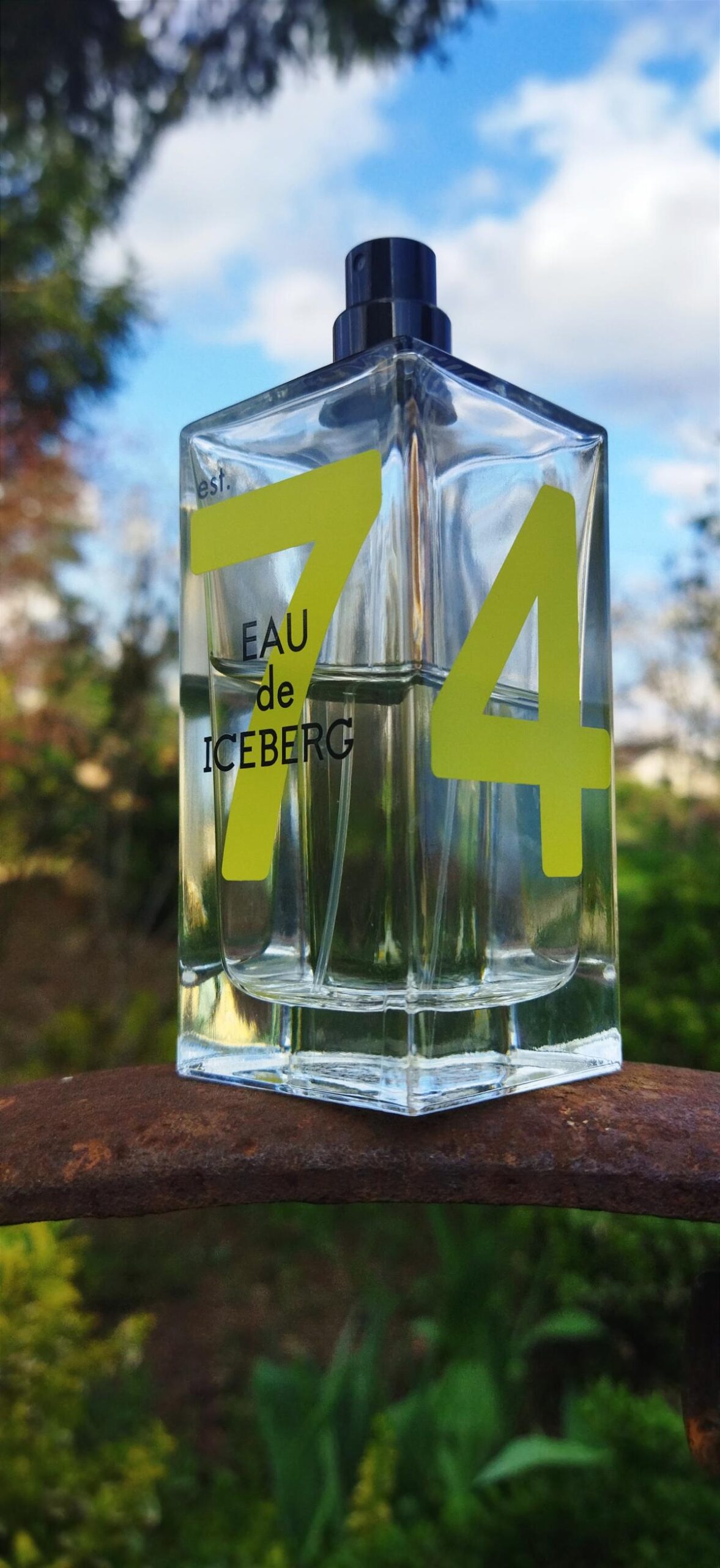 عطر ادکلن اُ دو آیسبرگ صندل وود آیس‌برگ - Eau de Iceberg Sandalwood Iceberg - بررسی، قیمت و خرید