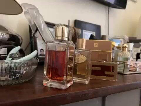 عطر ادکلن اینفیوژن دی آیریس او دو پارفوم ابسولو پِرادا - Infusion d'Iris Eau de Parfum Absolue Prada - بررسی، قیمت و خرید