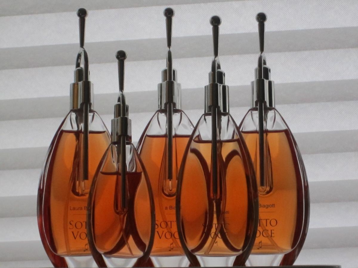 عطر ادکلن سوتو ووچه لورا بیاجوتی - Sotto Voce Laura Biagiotti - بررسی، قیمت و خرید