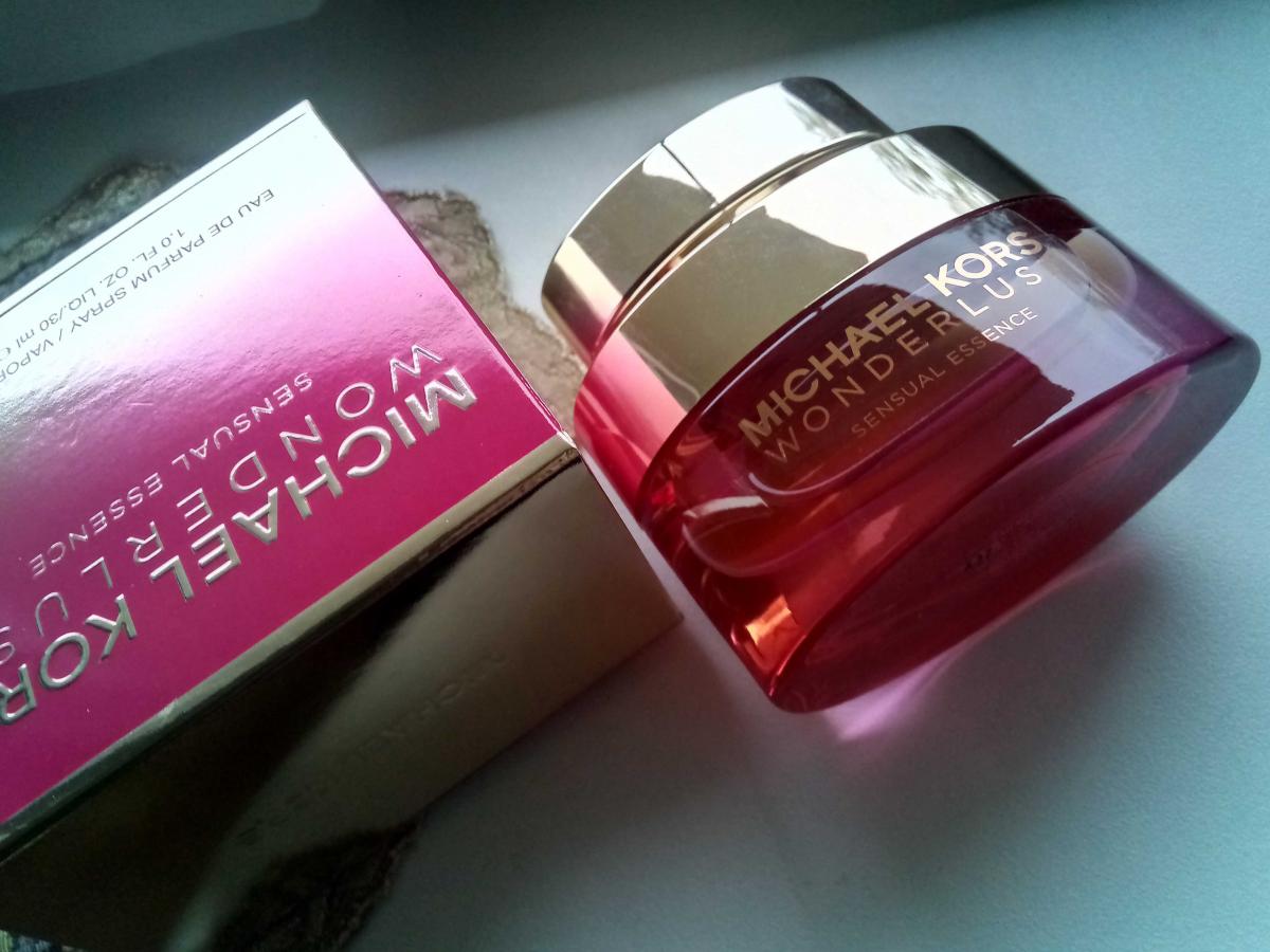 عطر ادکلن واندرلاست سنشوال اسنس مایکل کورس - Wonderlust Sensual Essence Michael Kors - بررسی، قیمت و خرید
