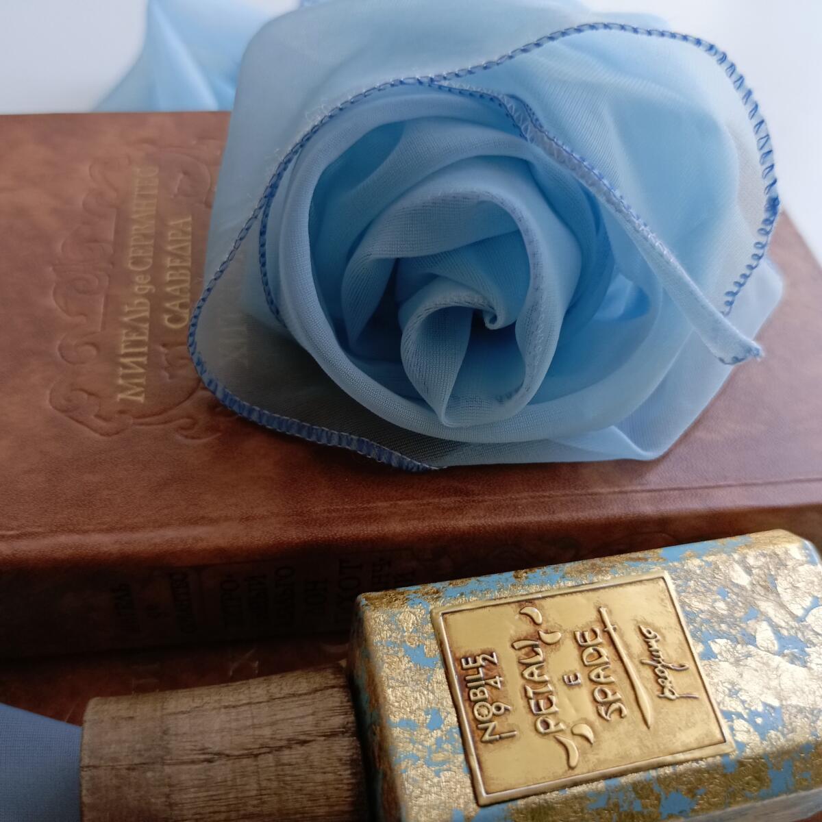 عطر ادکلن پتالی اسپاده نوبیل نود و دو - Petali e Spade Nobile 1942 - بررسی، قیمت و خرید