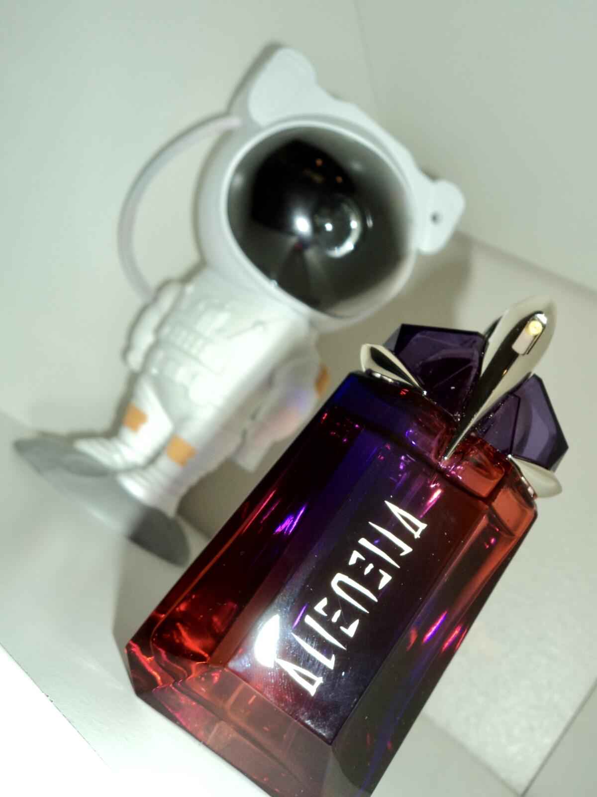 عطر ادکلن آلین هایپرسنس ماگلر - Alien Hypersense Mugler - بررسی، قیمت و خرید