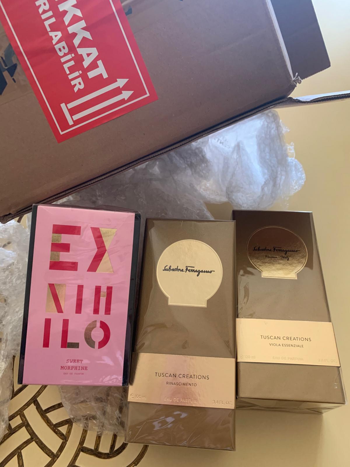 عطر ادکلن ویولا اسنسیال سالواتوره فراگامو - Viola Essenziale Salvatore Ferragamo - بررسی، قیمت و خرید