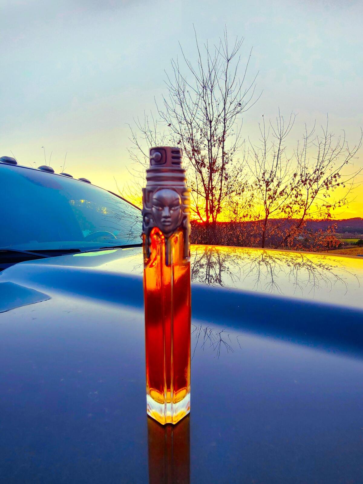 عطر ادکلن وومَنیتی ماگلر - Womanity Mugler - بررسی، قیمت و خرید