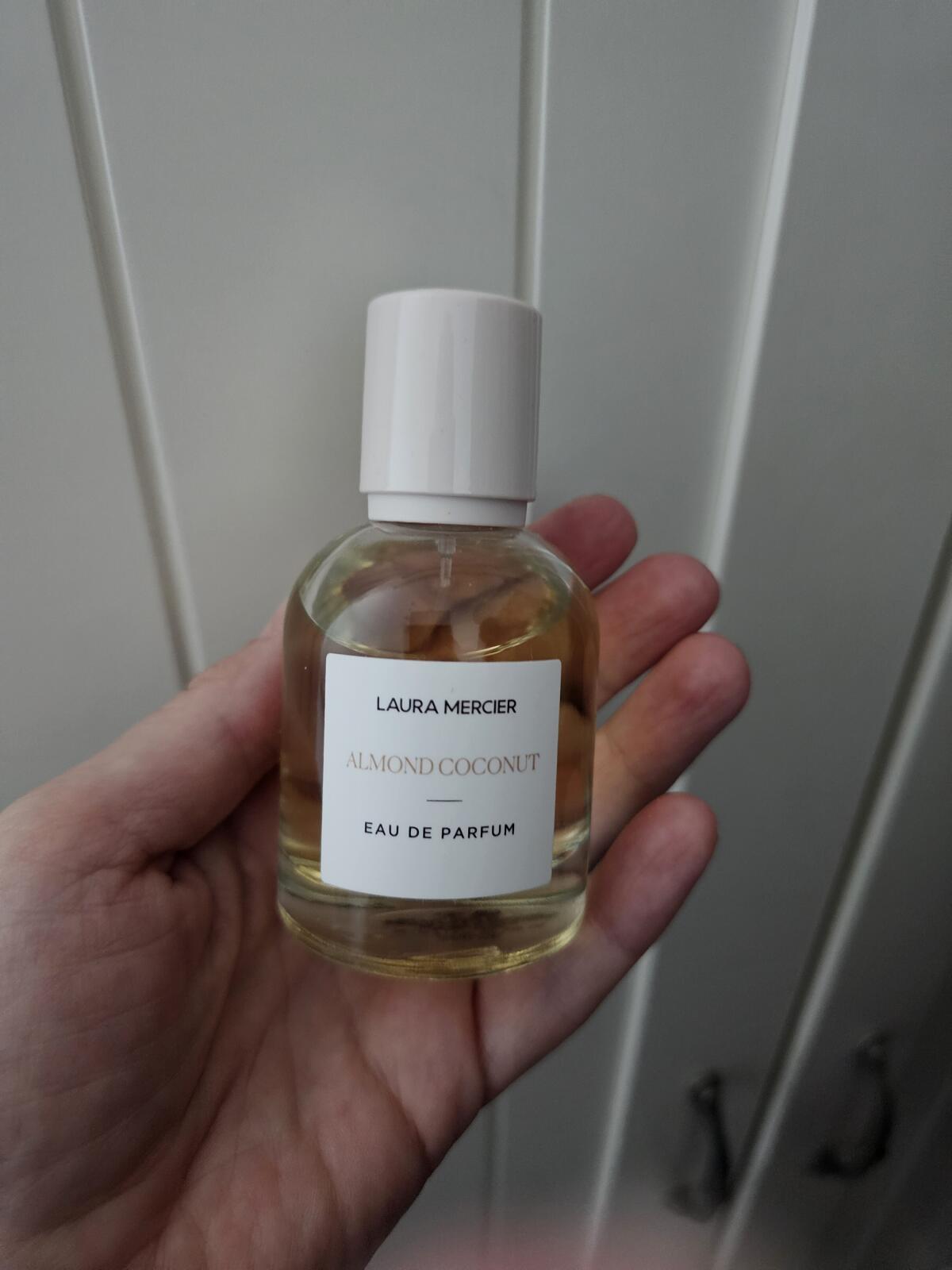 عطر ادکلن آلِمُند کوکونَت او دِ پَرفیوم لورا مرسیه - Almond Coconut Eau de Parfum Laura Mercier - بررسی، قیمت و خرید