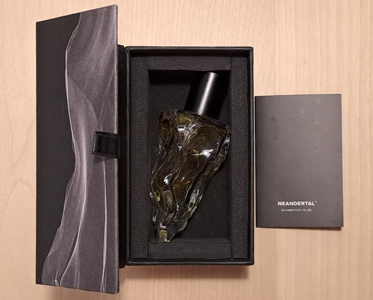 عطر ادکلن نیاندرتال اوس نئاندرتال - Neandertal Us Neandertal - بررسی، قیمت و خرید
