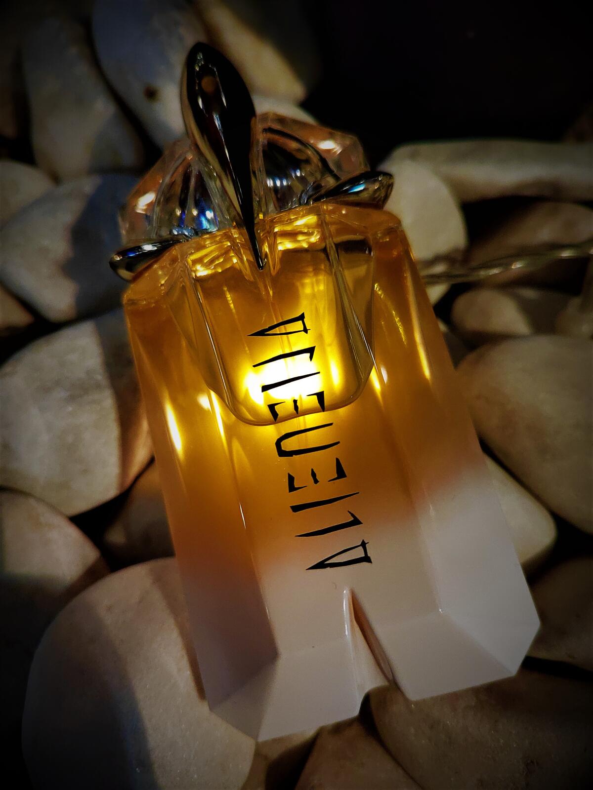 عطر ادکلن ایلین او سوپلیم موگلِر - Alien Eau Sublime Mugler - بررسی، قیمت و خرید