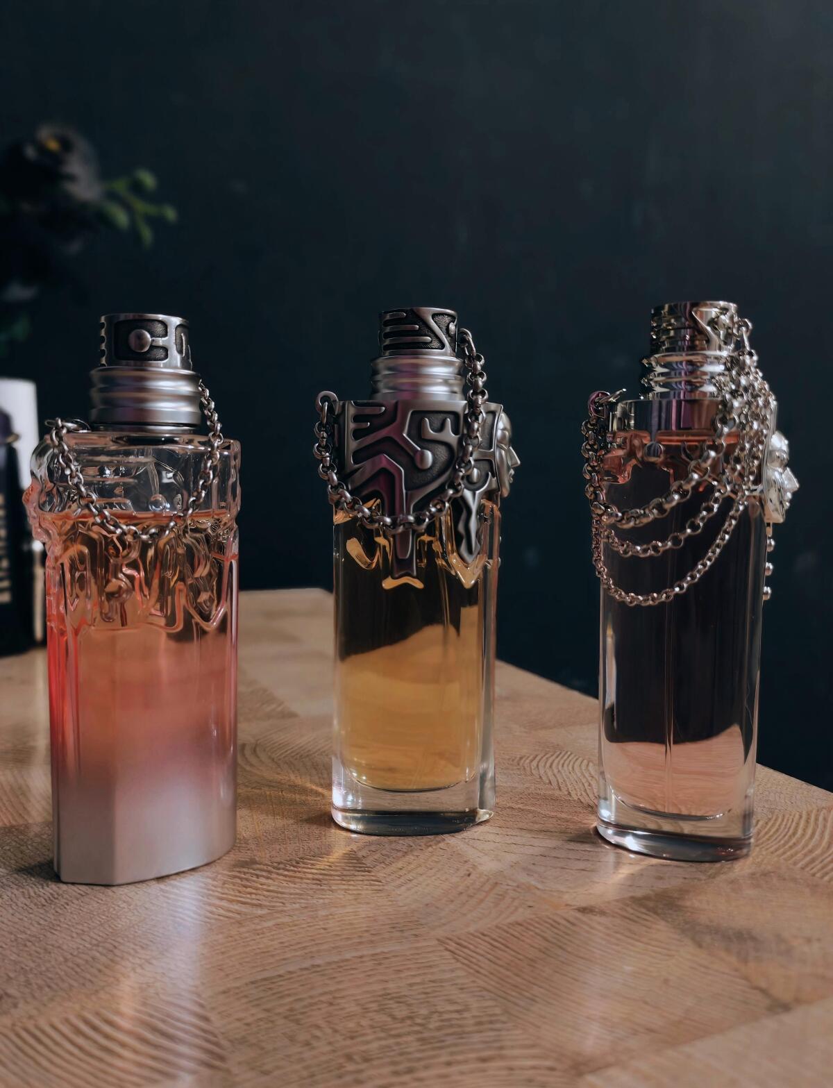 عطر ادکلن وومنیتی آکوا شیک ماگلر - Womanity Aqua Chic Mugler - بررسی، قیمت و خرید