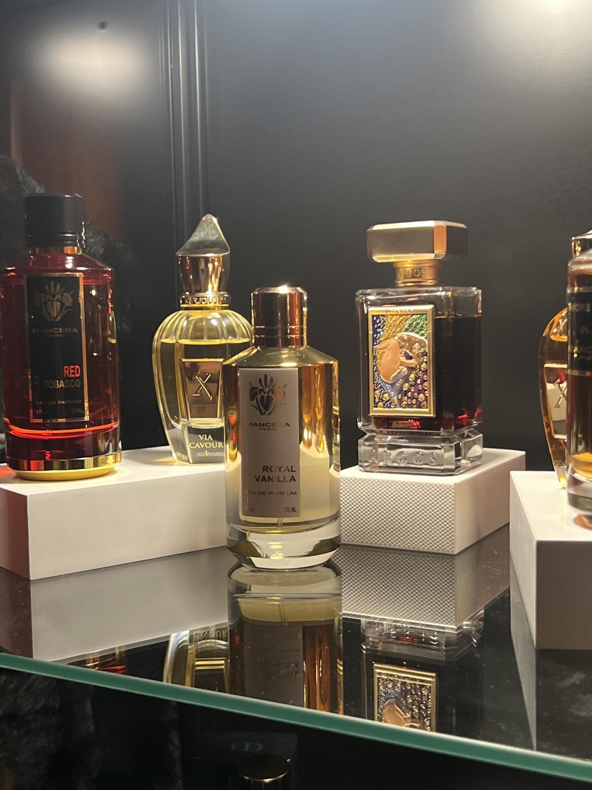 عطر ادکلن رُویال وانیلا منسرا - Royal Vanilla Mancera - بررسی، قیمت و خرید