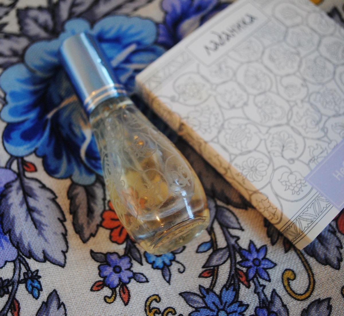 عطر ادکلن لیس آف هِوِن نِبِسنِئه اوزورَی لادنیکا - Lace of Heaven Небесные Узоры Ladanika - بررسی، قیمت و خرید