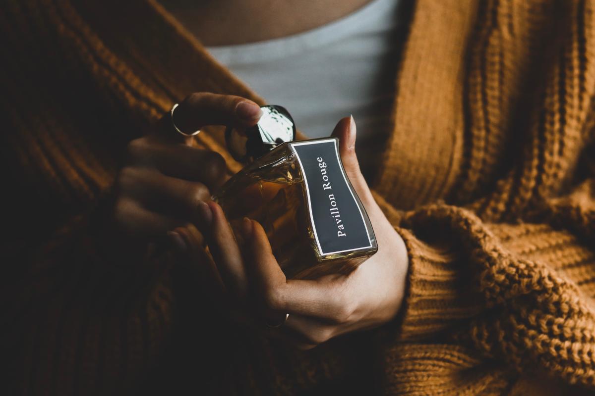 عطر ادکلن پاویون روژ ژووآ پاریس - Pavillon Rouge Jovoy Paris - بررسی، قیمت و خرید