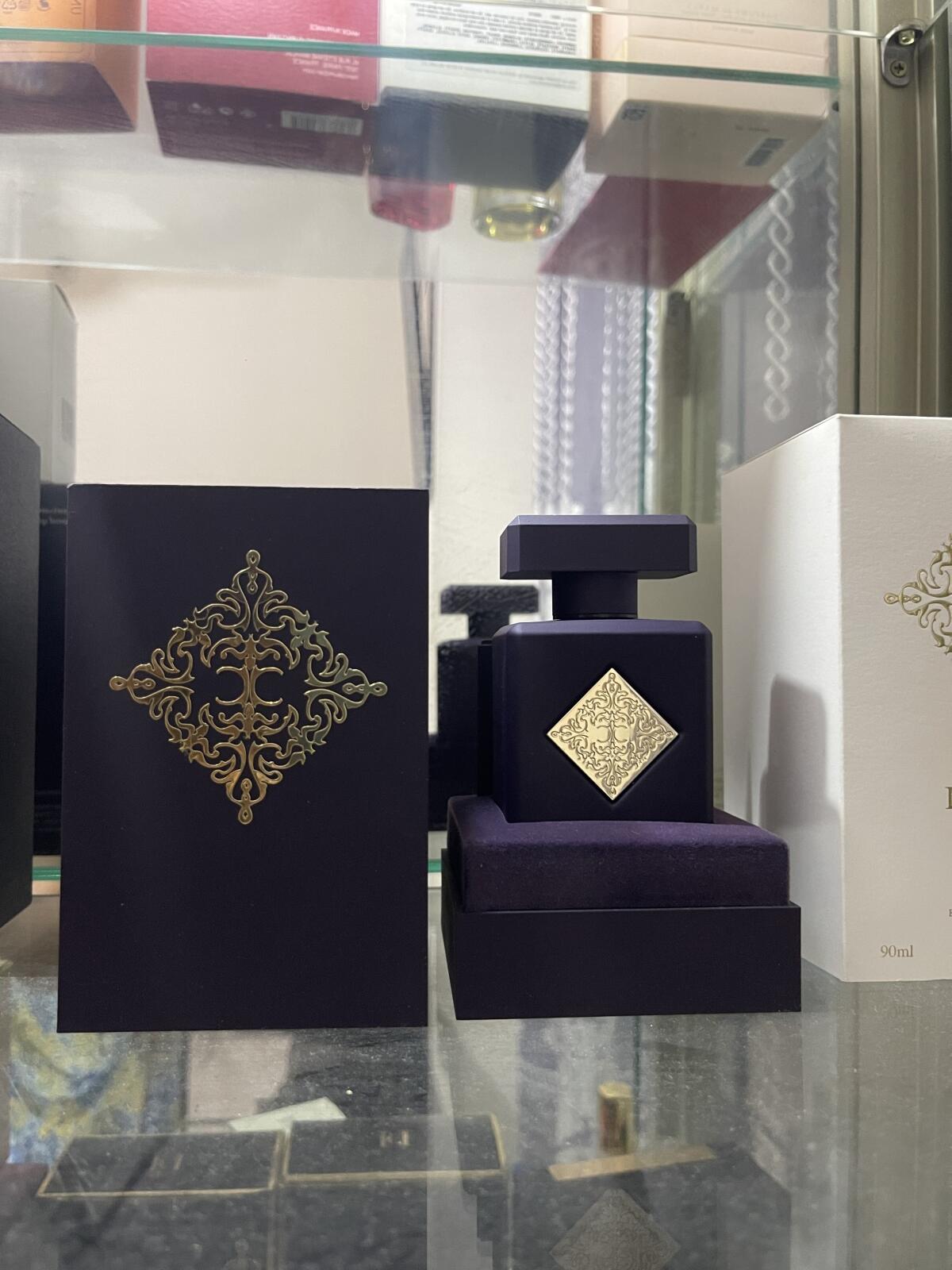 عطر ادکلن اتومیک رز اینیسیو پارفومز پریویس - Atomic Rose Initio Parfums Prives - بررسی، قیمت و خرید
