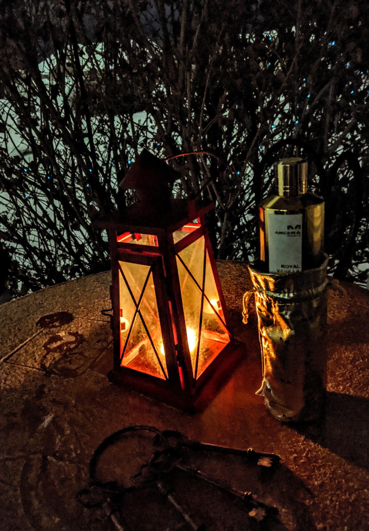 عطر ادکلن رُویال وانیلا منسرا - Royal Vanilla Mancera - بررسی، قیمت و خرید