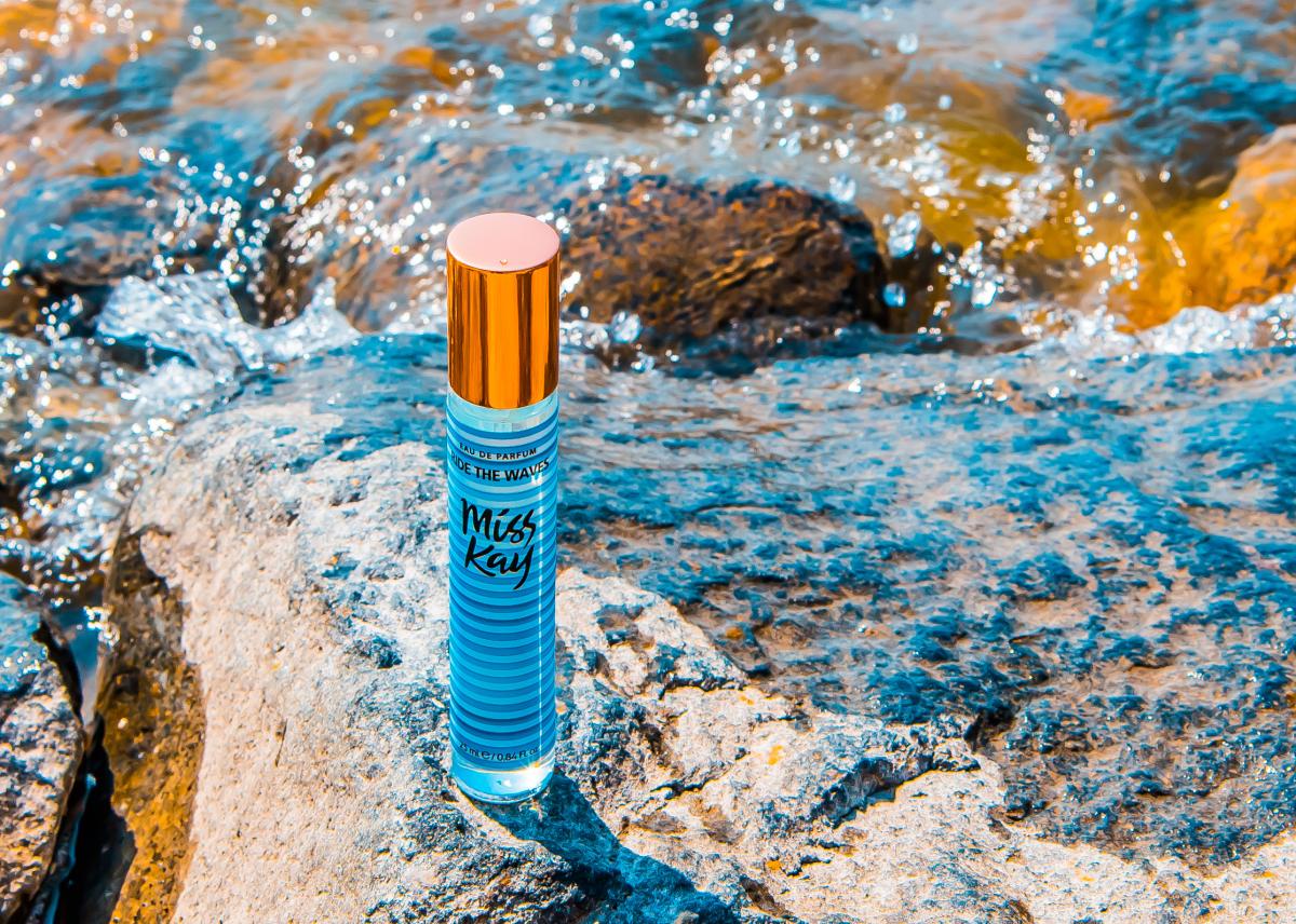 عطر ادکلن راید د وِیوْز میس کِی - Ride The Waves Miss Kay - بررسی، قیمت و خرید