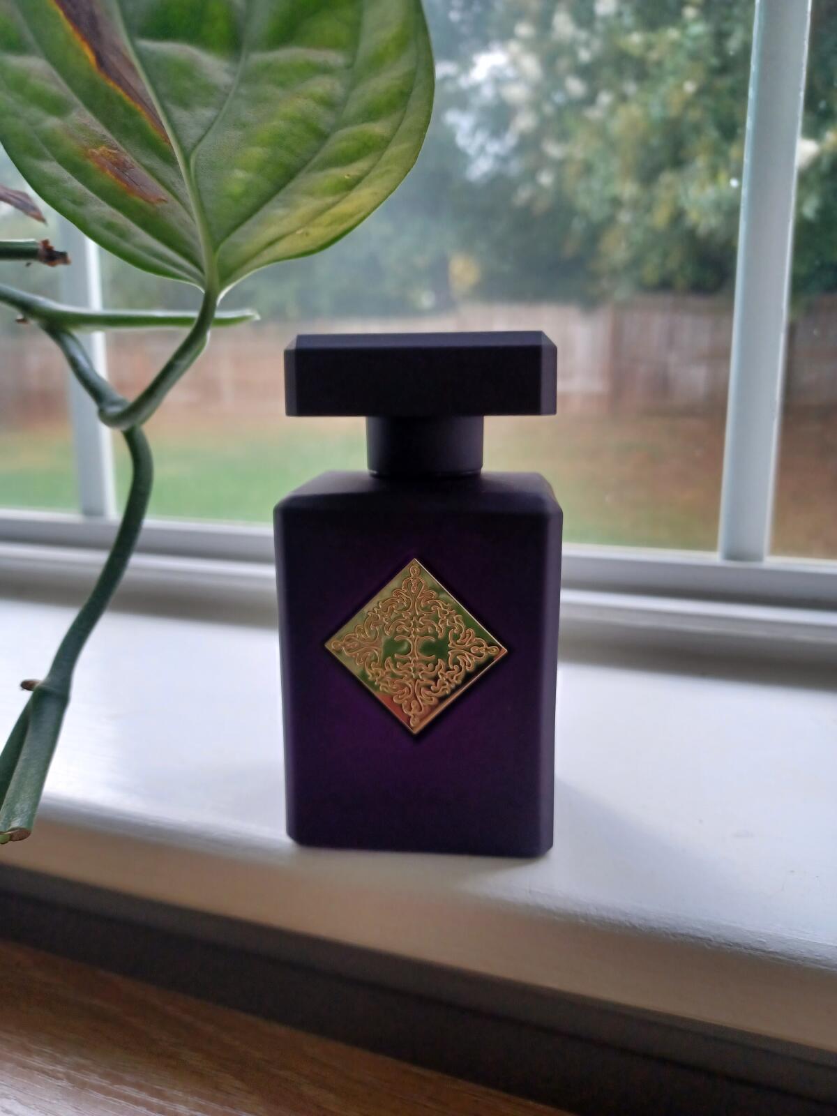 عطر ادکلن اتومیک رز اینیسیو پارفومز پریویس - Atomic Rose Initio Parfums Prives - بررسی، قیمت و خرید