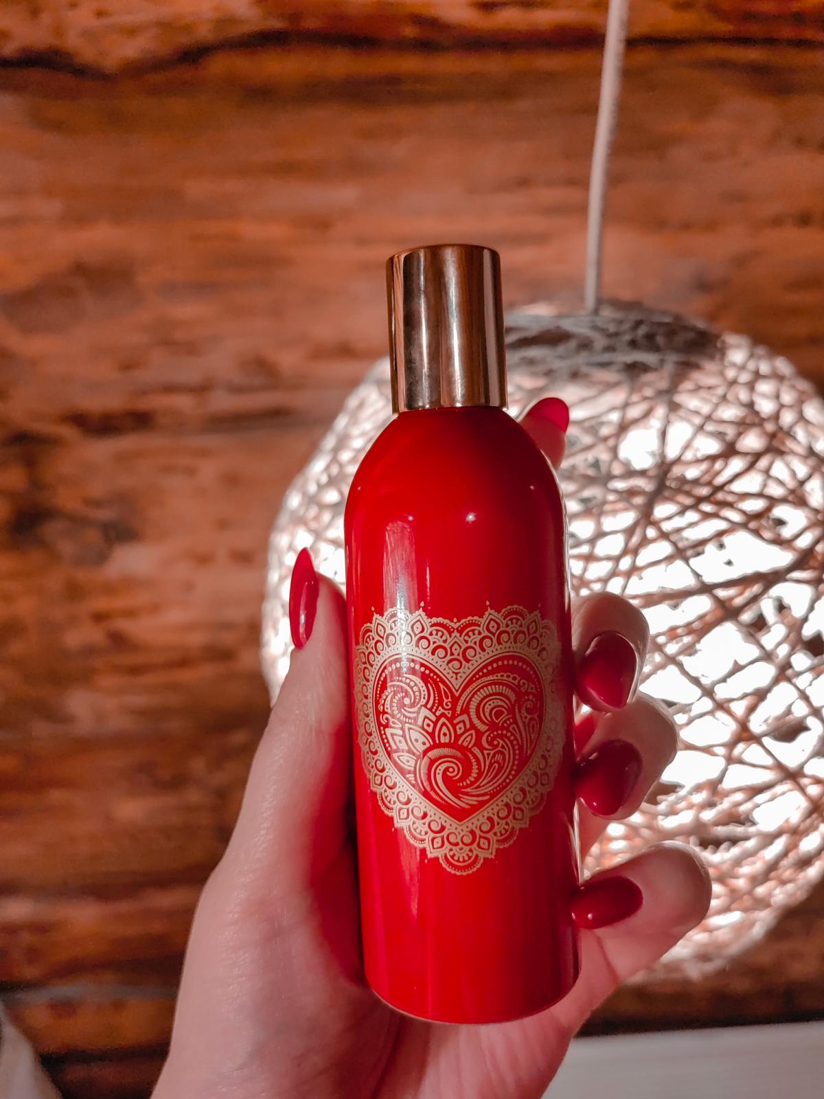 عطر ادکلن لاو ماوری کالکشن - Love Maori Collection - بررسی، قیمت و خرید