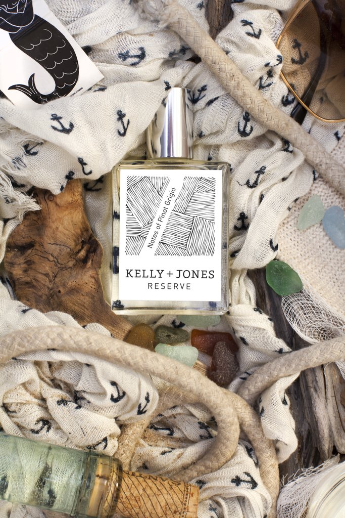 عطر ادکلن نوتز آو پینو گریجیو رزرو کلی اند جونز - Notes of Pinot Grigio Reserve Kelly & Jones - بررسی، قیمت و خرید