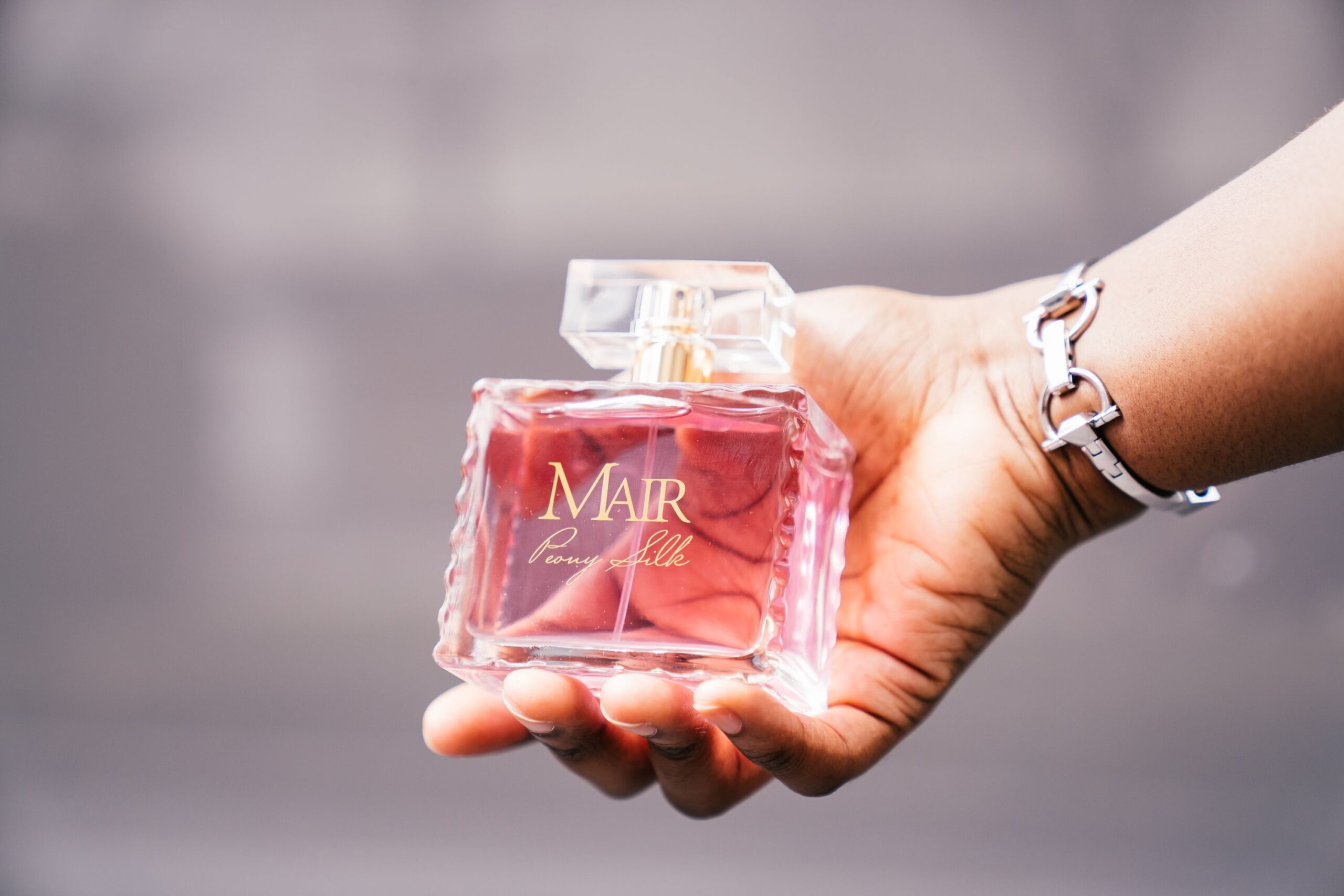 عطر ادکلن پونی سیلک مایر - Peony Silk Mair - بررسی، قیمت و خرید