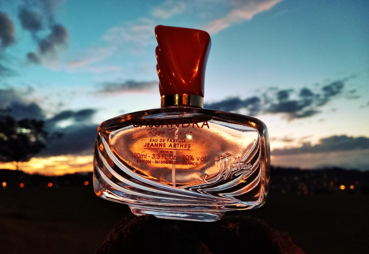 عطر ادکلن کاساندرا رز روژ ژان آرتس - Cassandra Rose Rouge Jeanne Arthes - بررسی، قیمت و خرید