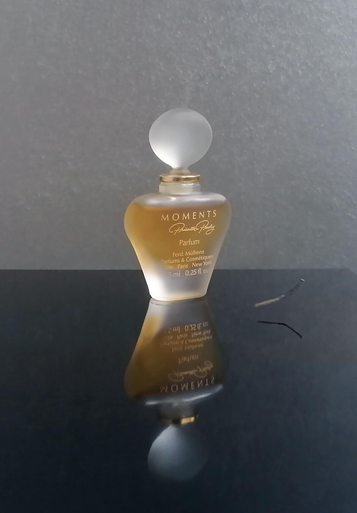 عطر ادکلن مومنتس پرفیوم پریسیلا پرسلی - Moments Parfum Priscilla Presley - بررسی، قیمت و خرید