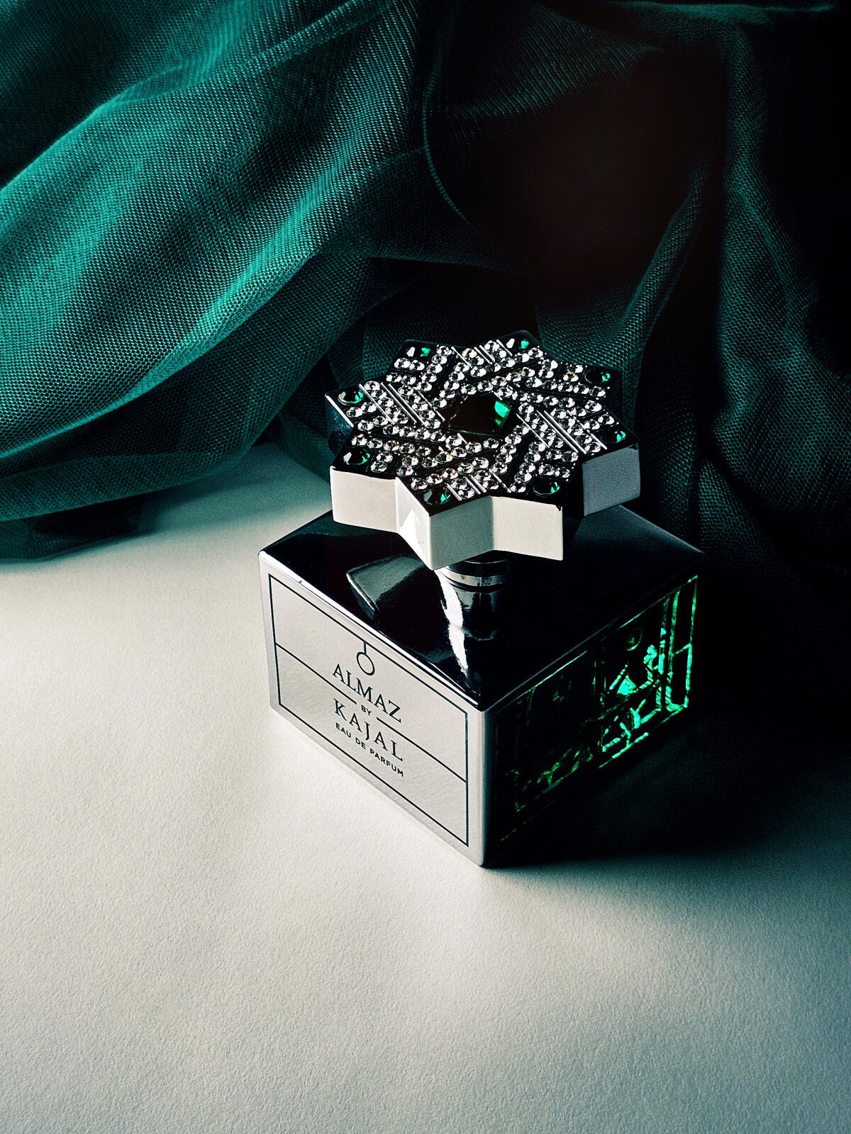 عطر ادکلن آلمَز کجل - Almaz Kajal - بررسی، قیمت و خرید
